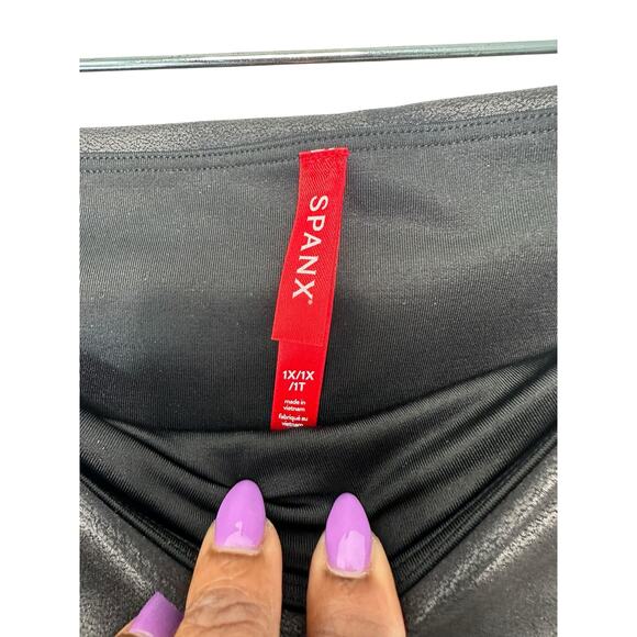 Spanx Plus Pull On Stretch Slimming Shaping Faux Leather Black Leggings Size 1X - Picture 3 of 12